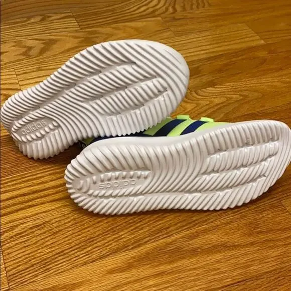 Adidas cloud foam men’s size 7 ( women’s 8) NWOT